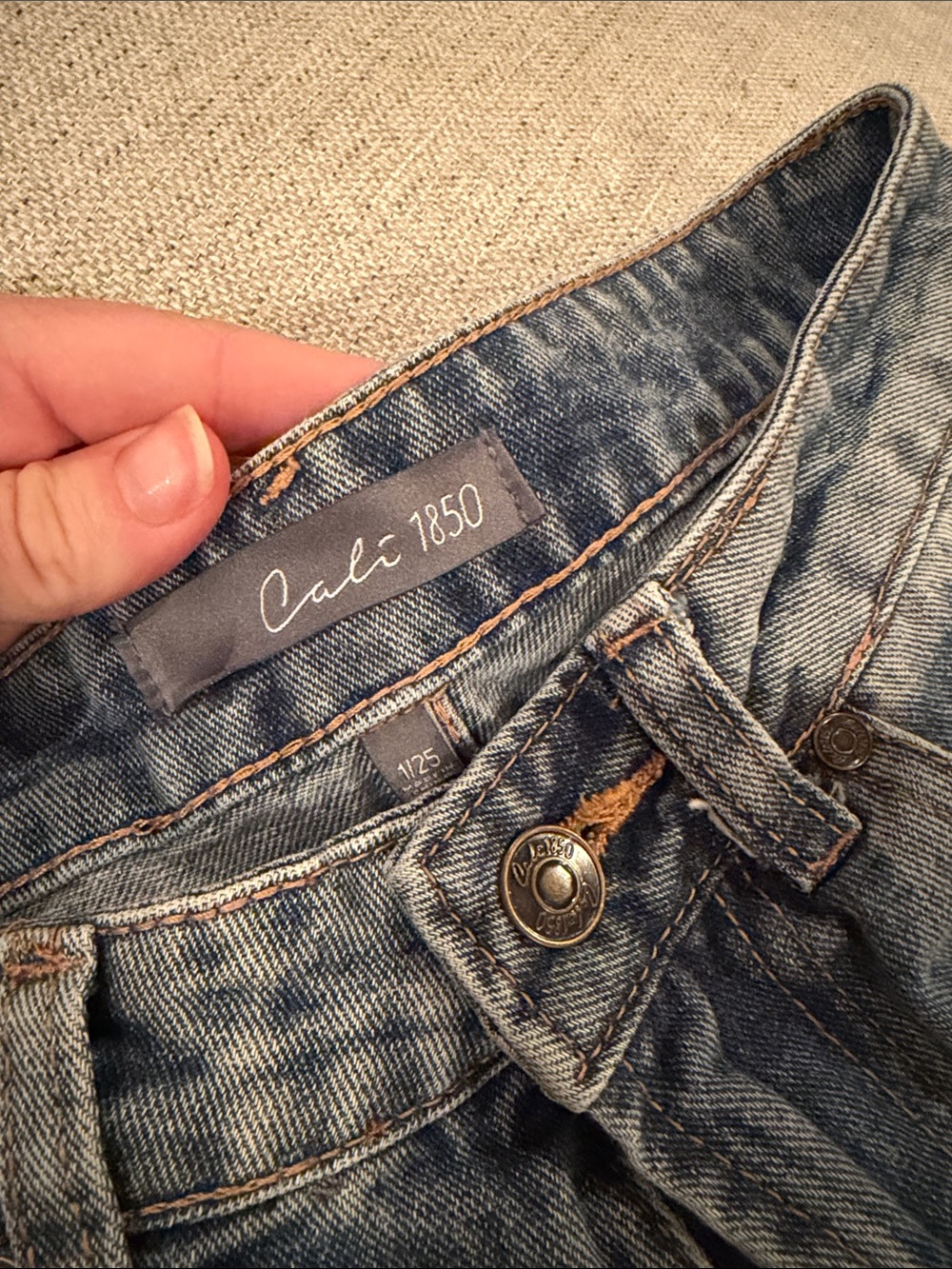 Cali1850 Barrel Women's Jeans in Washed Blue - Picture 4 of 5